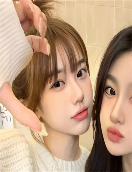 资深影评人解读邪典电影《摇曳百合十周年》的技术成就与创新突破 【影视观察】